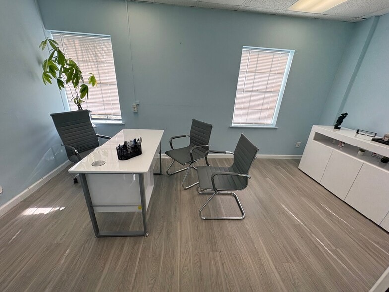 6105 Memorial Hwy, Tampa, FL for lease - Building Photo - Image 3 of 21