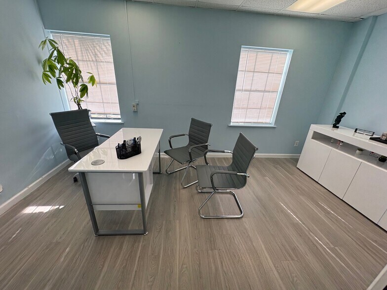 6105 Memorial Hwy, Tampa, FL à louer - Photo du bâtiment - Image 3 de 21