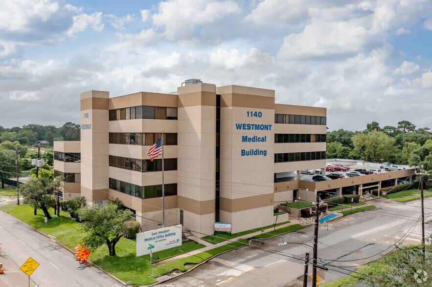 1140 Westmont Dr, Houston, TX à louer - Photo du bâtiment - Image 1 de 17