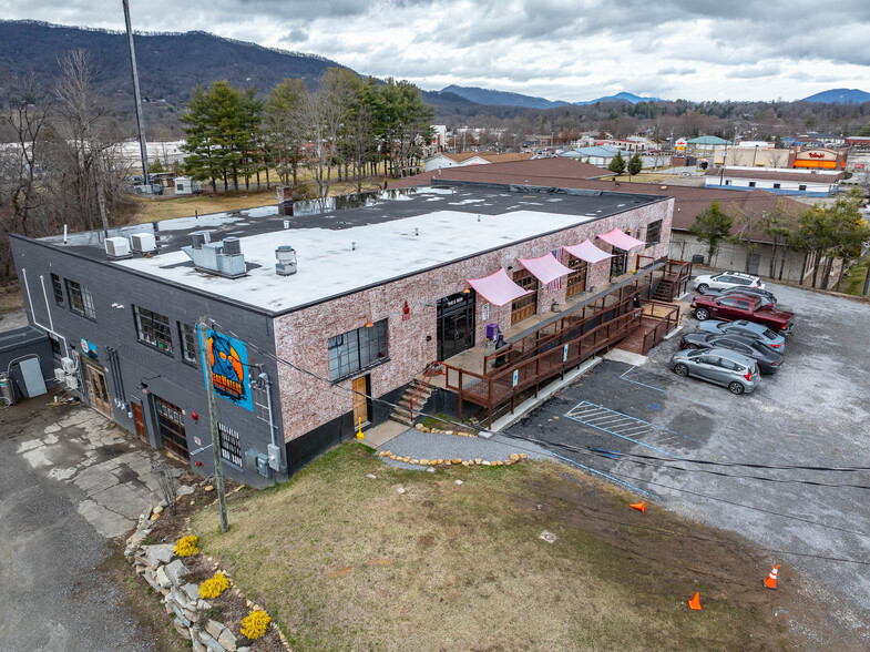 1940 S Main St, Waynesville, NC à vendre - Photo du bâtiment - Image 2 de 32