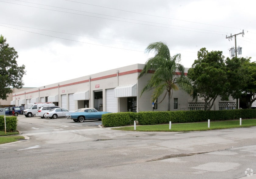 1599 SW 30th Ave, Boynton Beach, FL à louer - Photo du bâtiment - Image 2 de 6