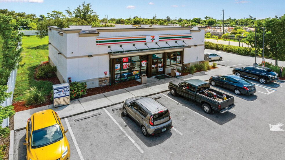 2977A Cleveland Ave, Fort Myers, FL à vendre - Photo du bâtiment - Image 2 de 7