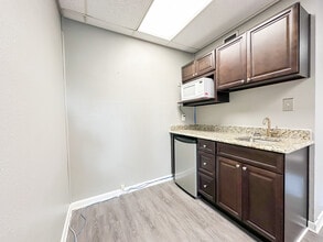 1979 E Edgewood Dr, Lakeland, FL for lease Interior Photo- Image 2 of 18
