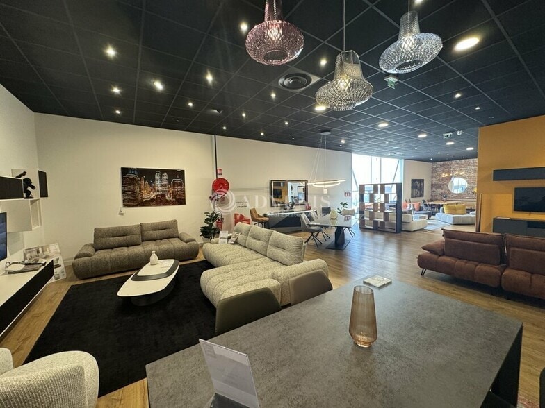 Retail in Vendenheim for lease - Interior Photo - Image 3 of 7