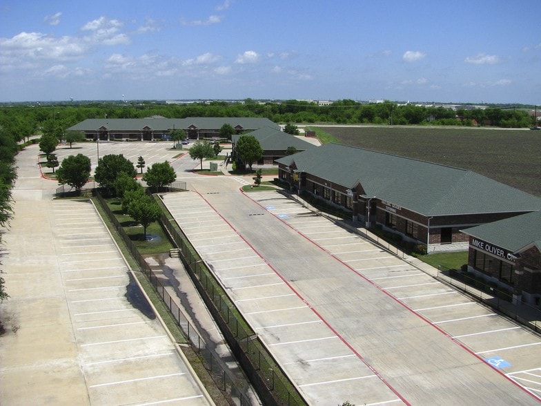 701 Justin Rd, Rockwall, TX à louer - Photo du bâtiment - Image 2 de 6