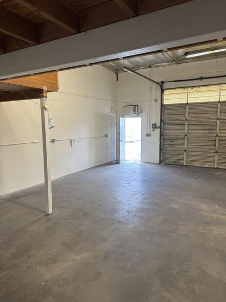 5979 Reseda Blvd, Tarzana, CA à louer - Photo du bâtiment - Image 2 de 9