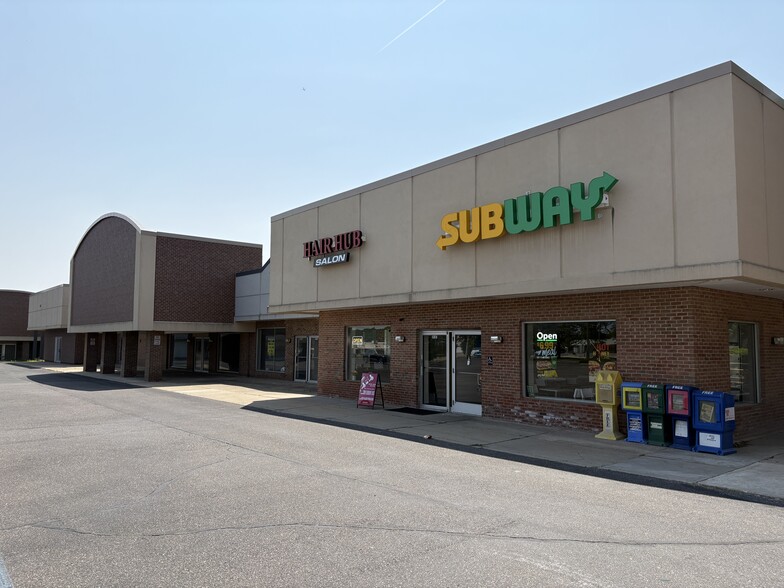 35103-35243 Grand River Ave, Farmington Hills, MI for lease - Building Photo - Image 1 of 4