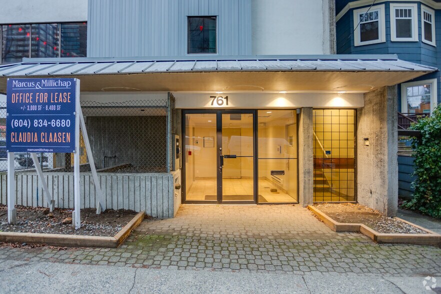761 Cardero St, Vancouver, BC à louer - Photo du bâtiment - Image 3 de 7