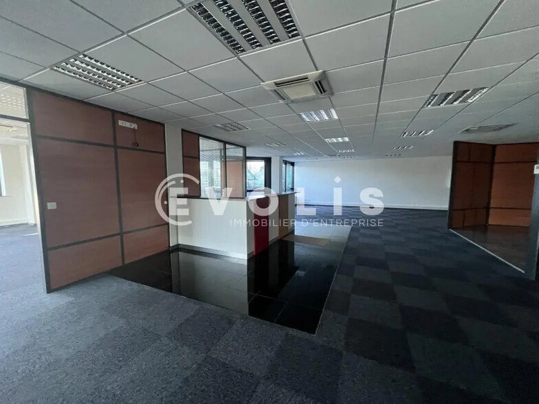 Office in Bry-sur-Marne for lease - Building Photo - Image 3 of 21