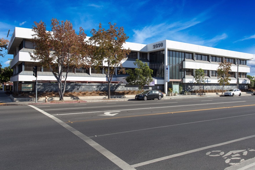 2690 Pacific Ave, Long Beach, CA à louer - Photo du bâtiment - Image 2 de 10