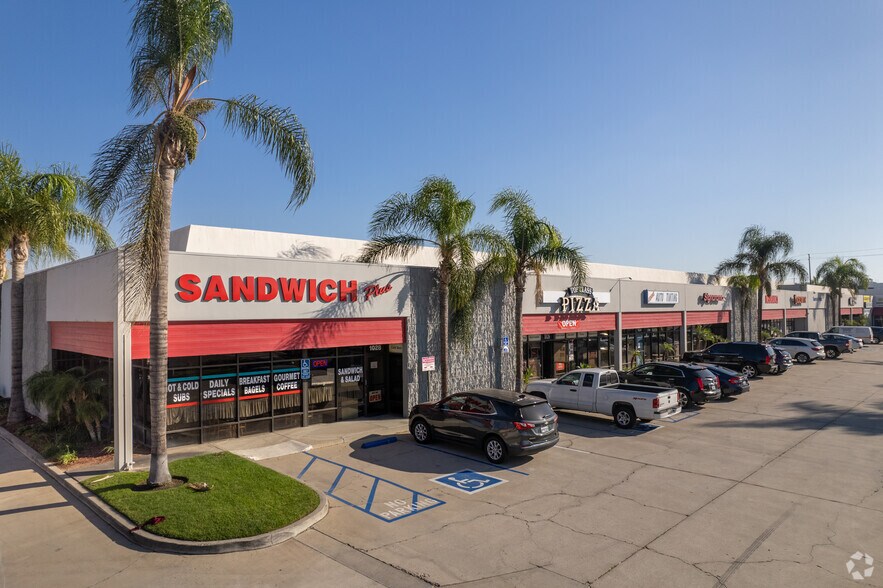 1008-1028 N Tustin Ave, Anaheim, CA à louer - Photo du bâtiment - Image 2 de 44