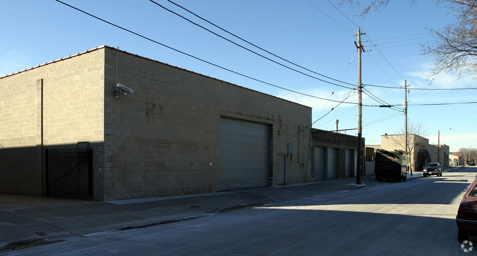 2201 W Purdue St, Milwaukee, WI for lease - Building Photo - Image 3 of 5