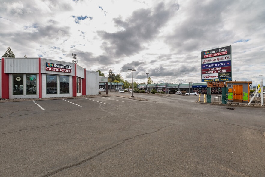 16558 SE McLoughlin Blvd, Milwaukie, OR for lease - Building Photo - Image 2 of 5