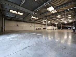 Industrial in Ivry-sur-Seine for lease Building Photo- Image 2 of 7
