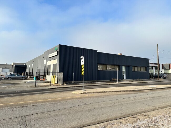 Plus de détails pour 11602 119th St NW, Edmonton, AB - Industriel à vendre