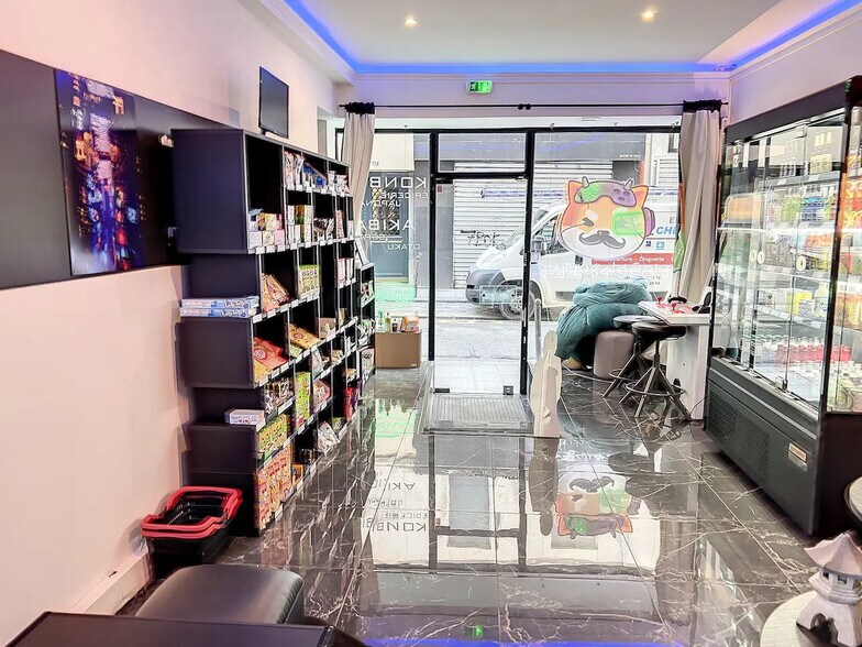 Retail in Paris for lease - Building Photo - Image 1 of 66