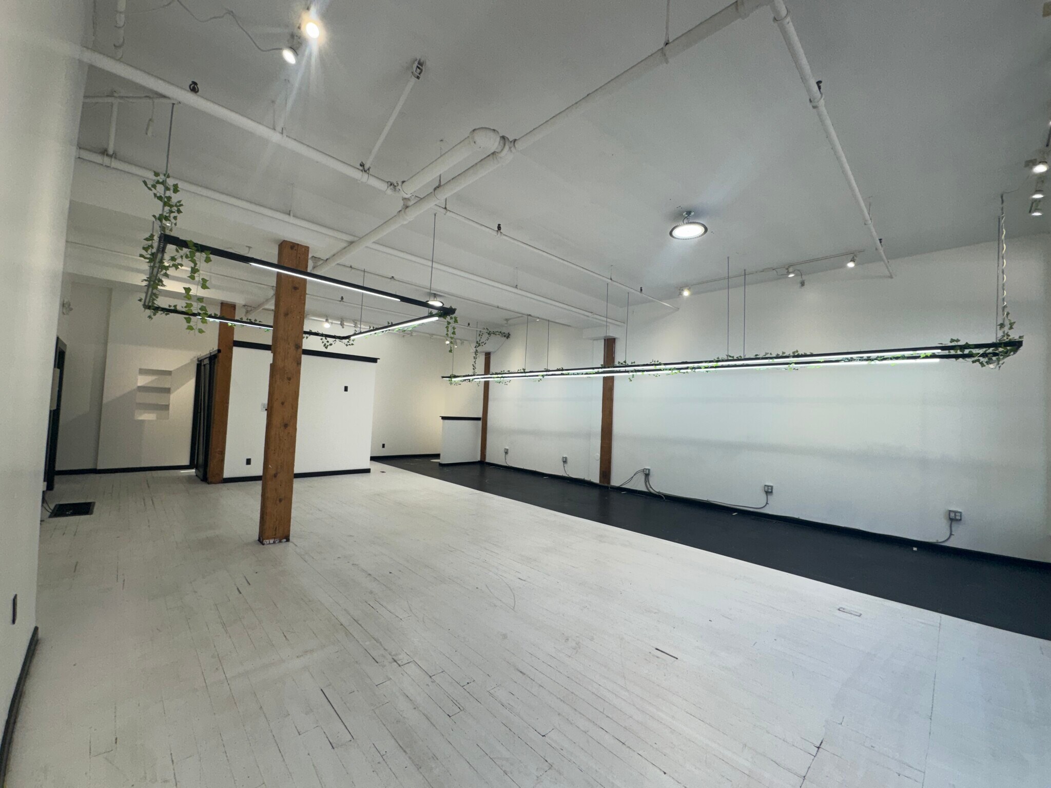 306 NW Broadway, Portland, OR for lease Interior Photo- Image 1 of 12