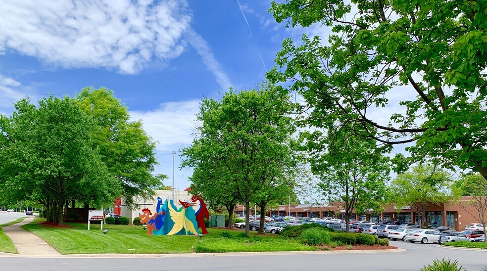 5800-5900 Duraleigh Rd, Raleigh, NC à louer - Photo du bâtiment - Image 1 de 9