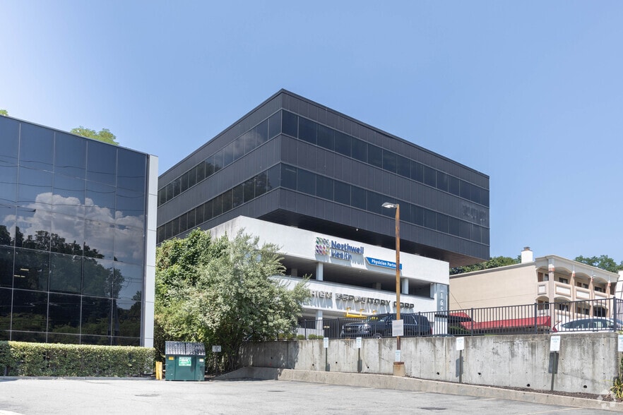 1165 Northern Blvd, Manhasset, NY à louer - Photo du bâtiment - Image 3 de 8