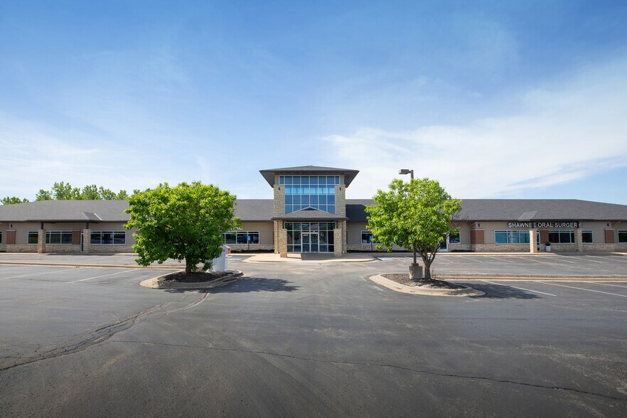 6828-6852 Silverheel St, Shawnee, KS à louer - Photo du bâtiment - Image 2 de 6