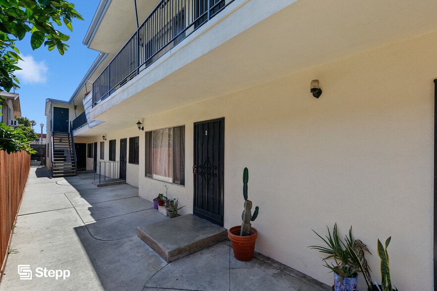 1123 Cedar Ave, Long Beach, CA for sale - Building Photo - Image 3 of 17