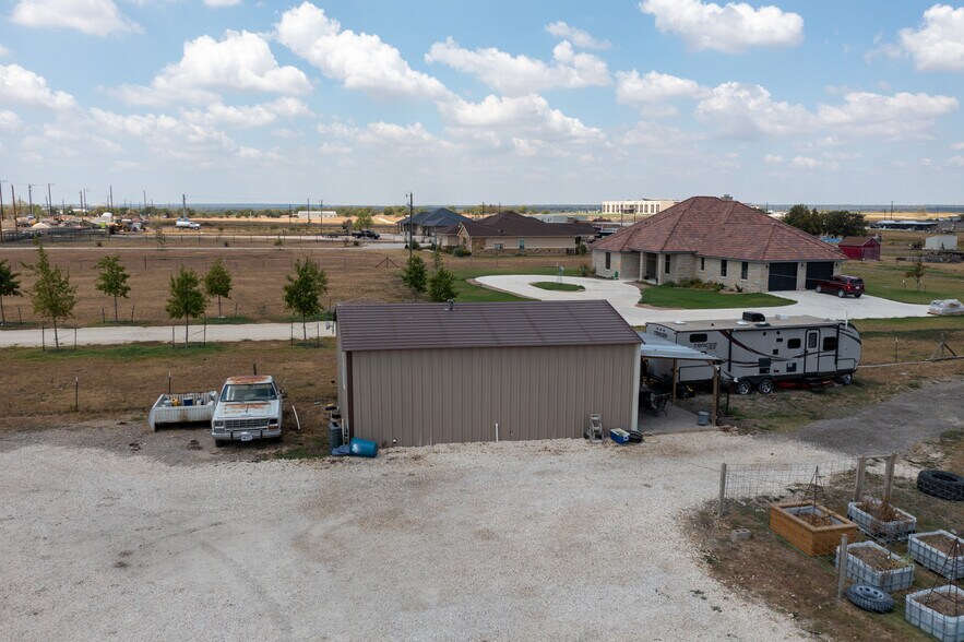 1316 County Road 305, Jarrell, TX à louer - Photo du bâtiment - Image 3 de 27