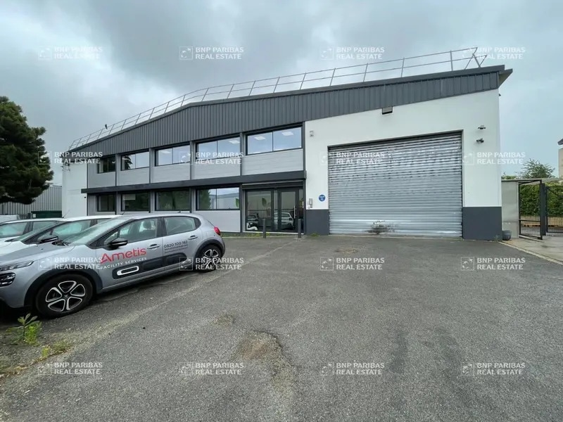 Flex in Morangis for lease Building Photo- Image 1 of 10