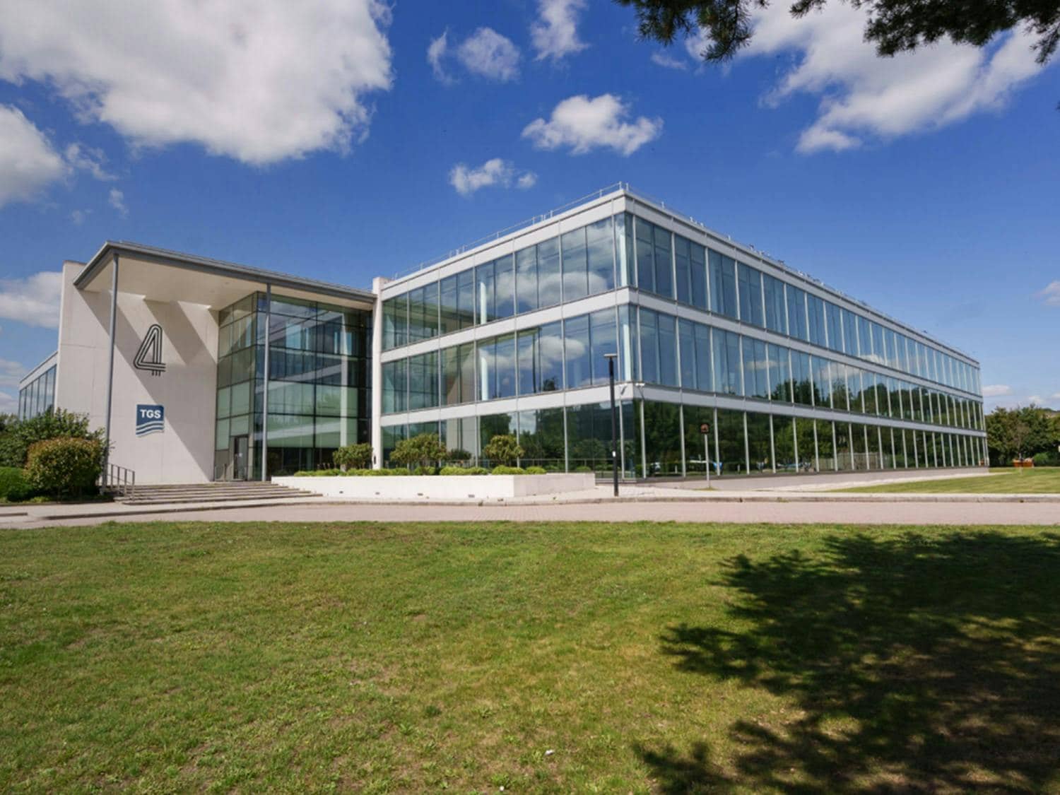 4 Brooklands, Weybridge for lease Building Photo- Image 1 of 26