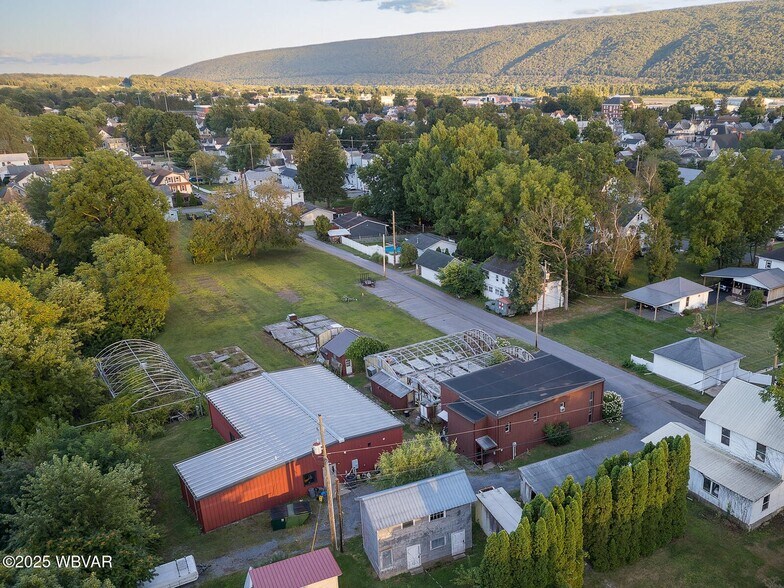 321 Peters Aly, Montoursville, PA à vendre - Photo du bâtiment - Image 1 de 25