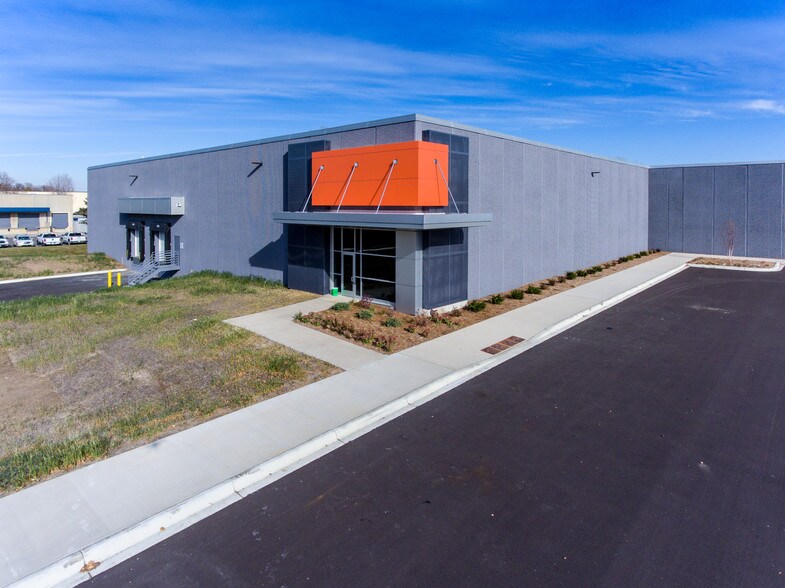 5101 Industrial Blvd, Fridley, MN à louer - Photo du bâtiment - Image 2 de 7