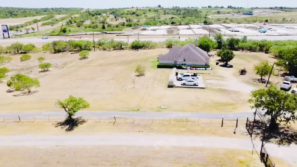 7710 Elroy rd, Del Valle, TX à vendre - Vid o sur l inscription commerciale - Image 2 de 9