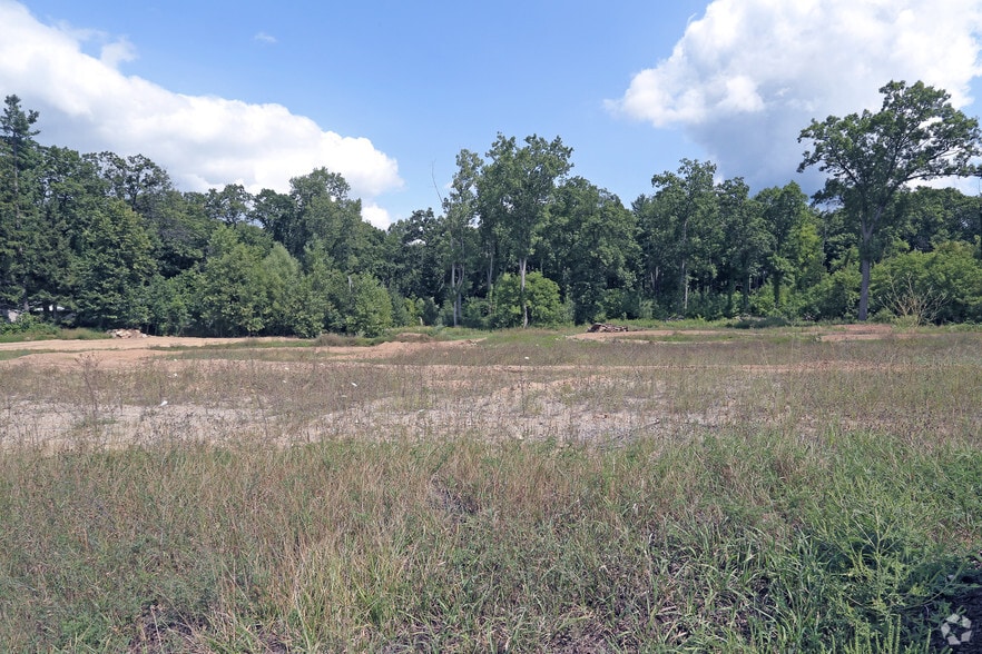 3821-3845 S Ortonville Rd, Village of Clarkston, MI for sale - Building Photo - Image 2 of 3