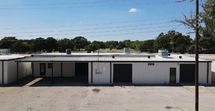 2914 Edith Ln, Haltom City, TX à vendre - Photo du bâtiment - Image 3 de 28