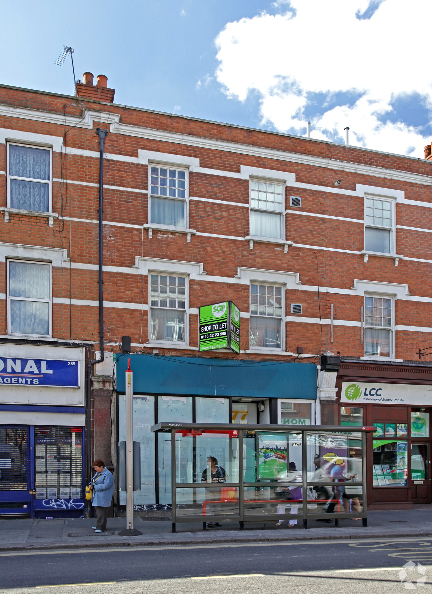 77 High Rd, Londres à vendre Photo principale- Image 1 de 32