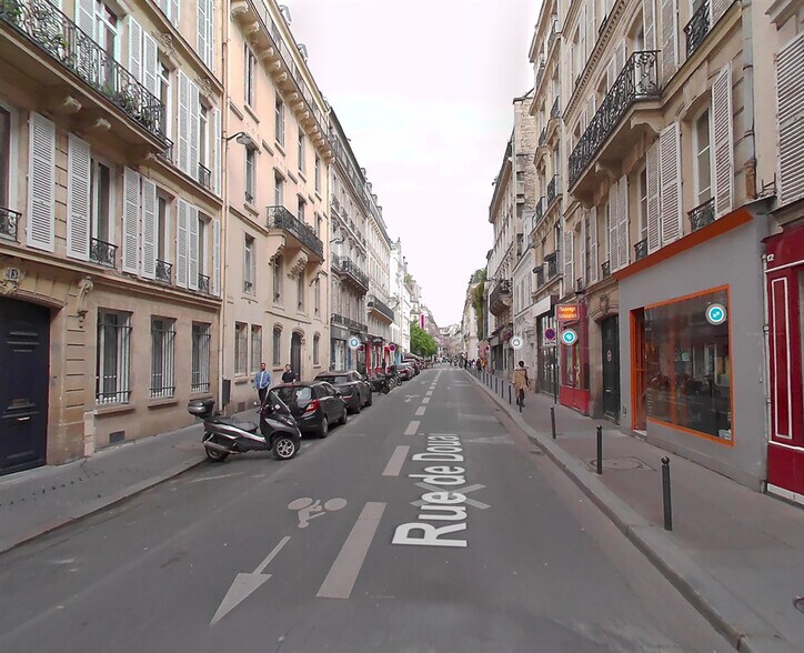 11 Rue De Douai, Paris à louer - Photo du bâtiment - Image 2 de 2