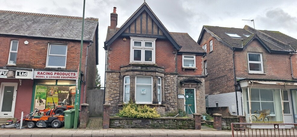 70 Park St, Horsham for lease - Building Photo - Image 2 of 7