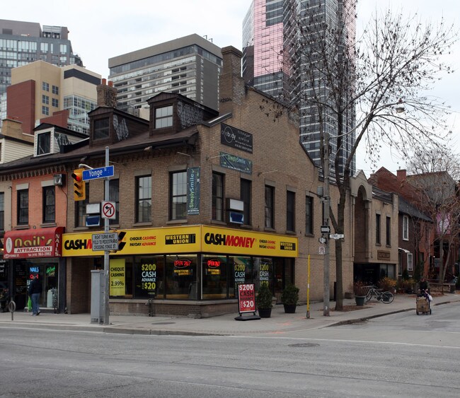 Plus de détails pour 644 Yonge St, Toronto, ON - Commerce de détail à louer