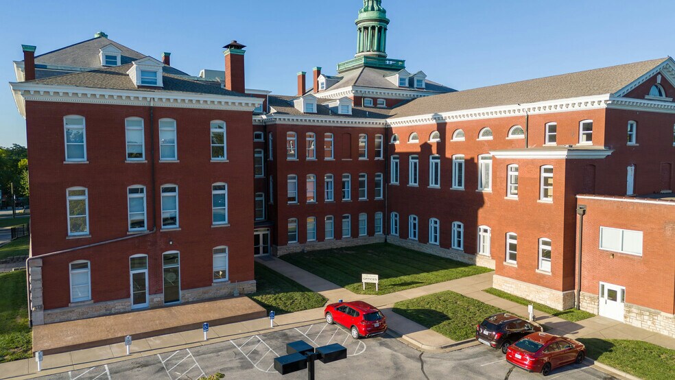 1111 W 39th St, Kansas City, MO à louer - Photo du bâtiment - Image 3 de 11