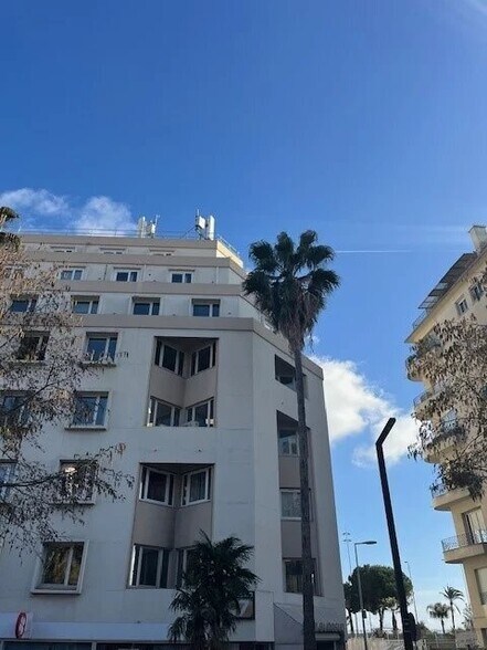 Bureau dans Nice à vendre - Photo du bâtiment - Image 2 de 11