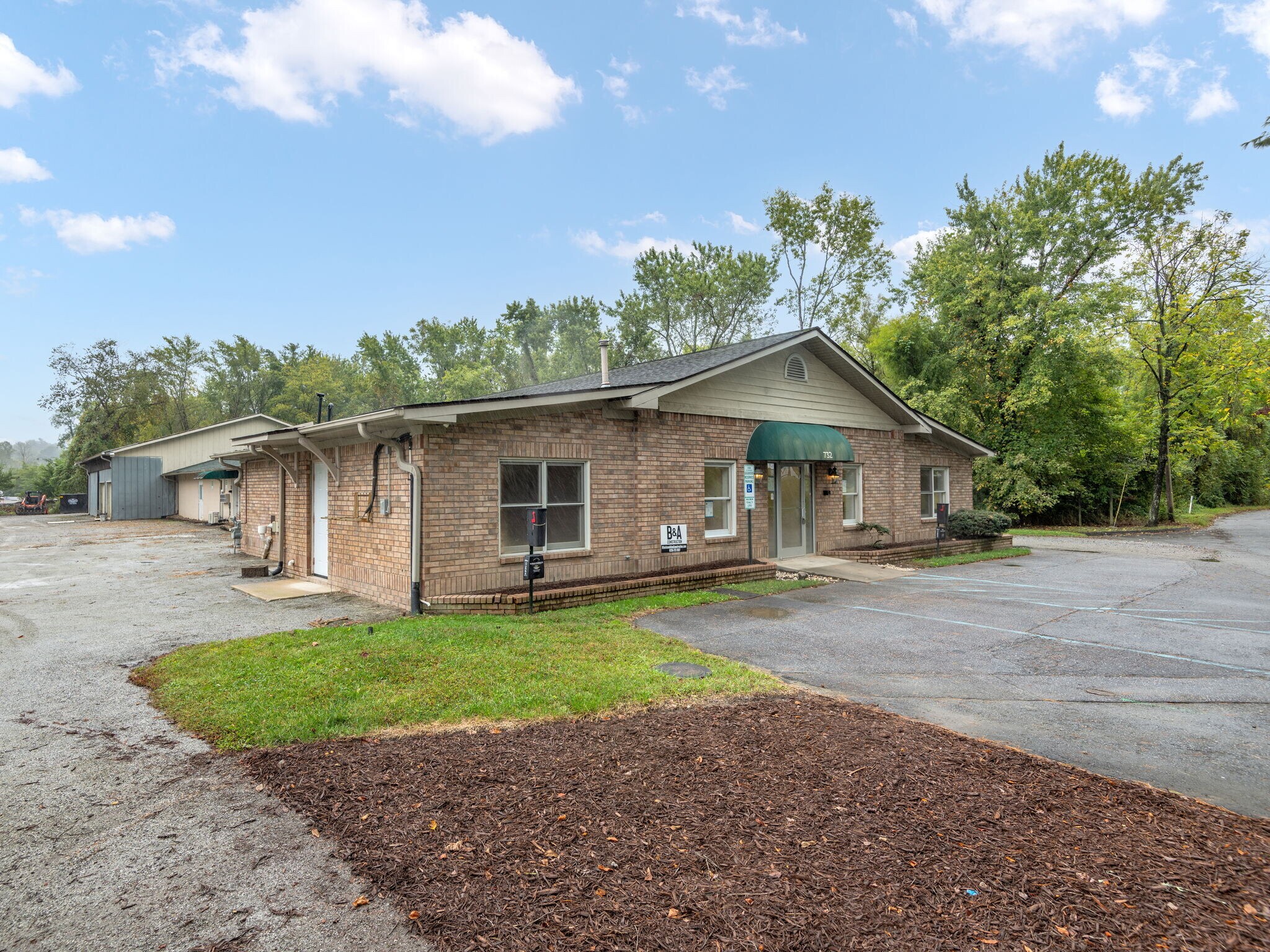 732 Jonesborough St, Hendersonville, NC for lease Building Photo- Image 1 of 18