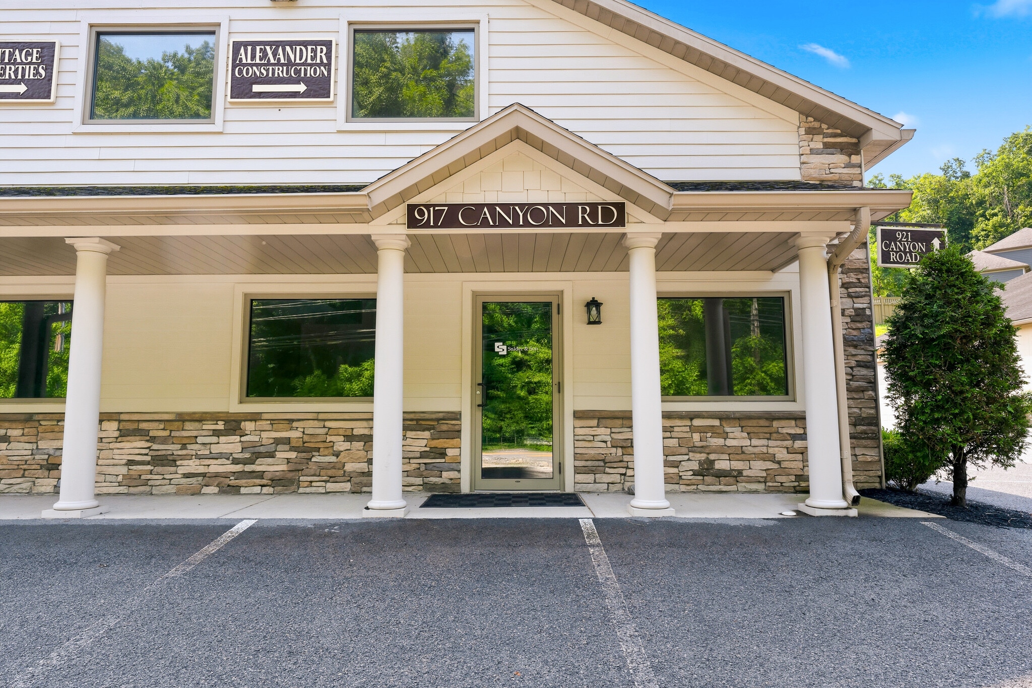 913-921 Canyon Rd, Morgantown, WV for lease Interior Photo- Image 1 of 7