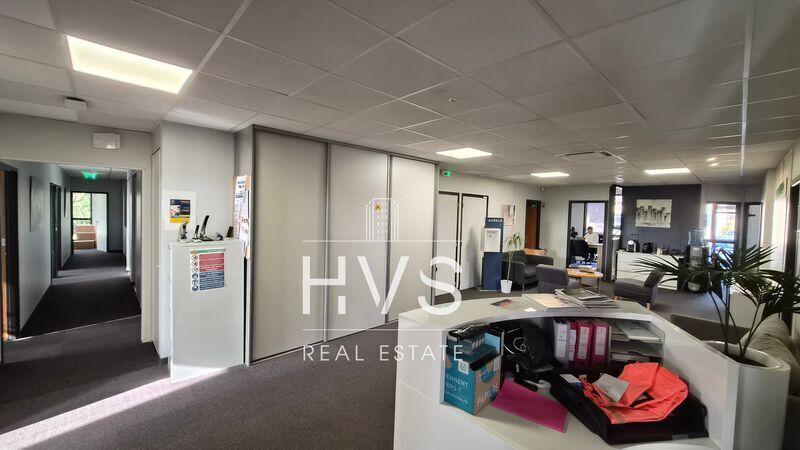 Office in Aix En Provence for lease - Interior Photo - Image 2 of 6