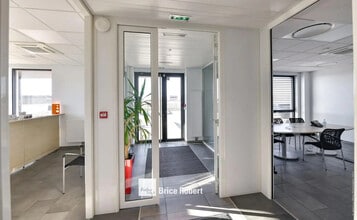 10 Rue Marcel Dassault, Genas for lease Interior Photo- Image 2 of 4