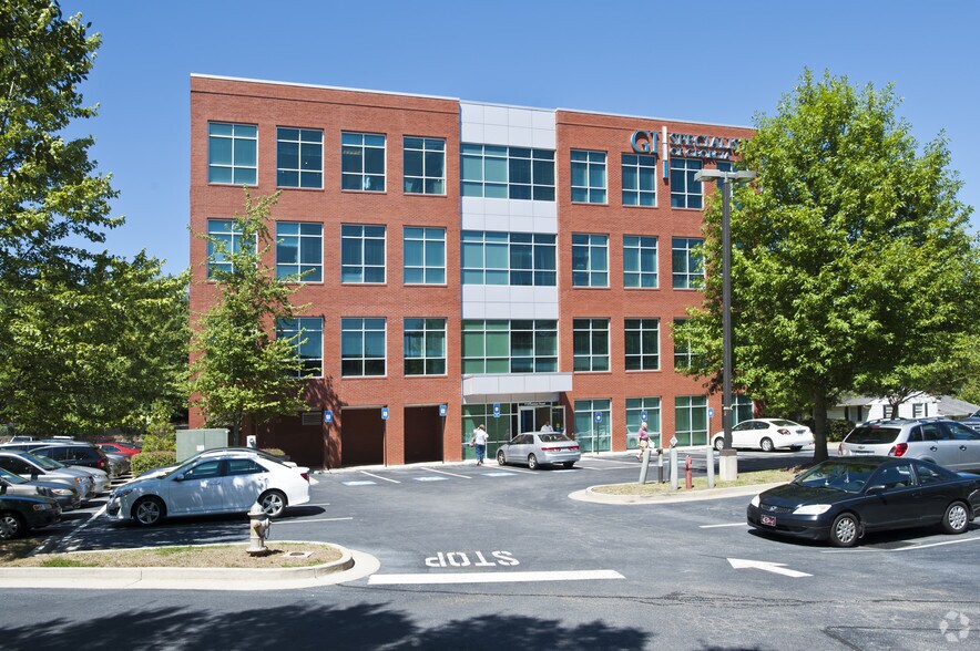 711 Canton Rd NE, Marietta, GA à louer - Photo du bâtiment - Image 3 de 5