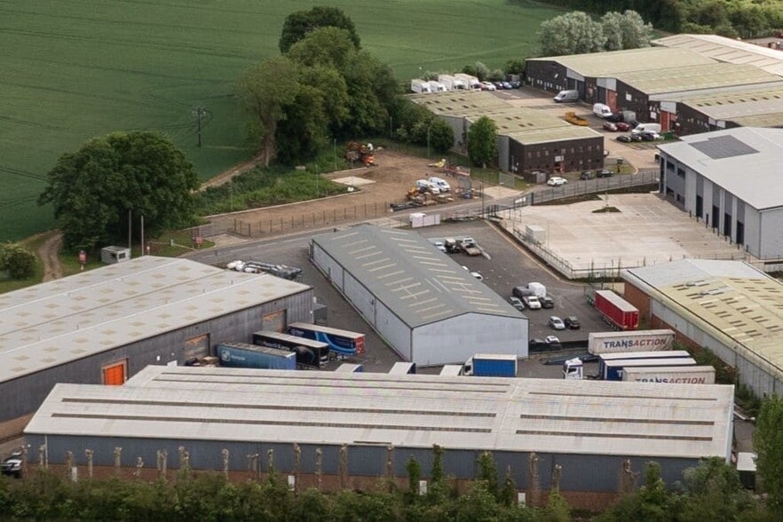 Drakes Dr, Long Crendon for lease - Building Photo - Image 3 of 4