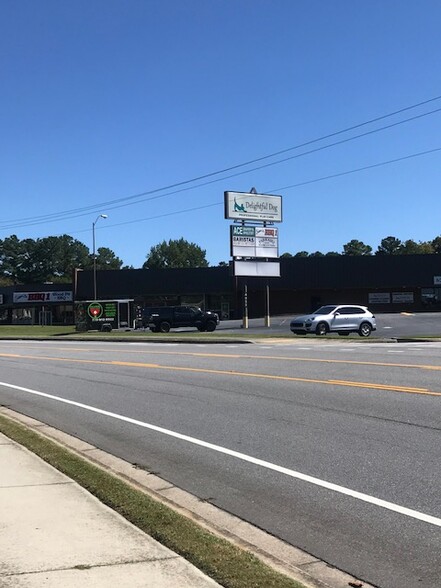 4934-4948 Lower Roswell Rd, Marietta, GA for lease - Building Photo - Image 1 of 5