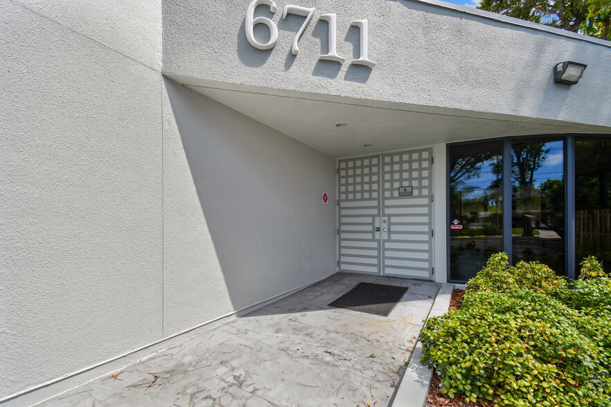 6711 38th Ave N, Saint Petersburg, FL à vendre - Photo du bâtiment - Image 3 de 25