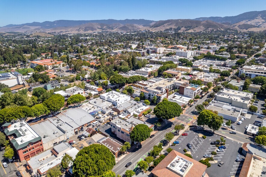 668 Marsh St, San Luis Obispo, CA à vendre - Photo du bâtiment - Image 3 de 54
