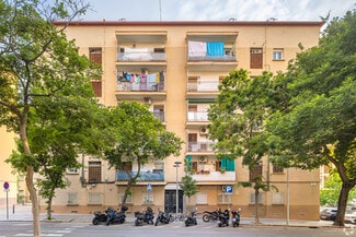 Plus de détails pour Multi-résidentiel à vendre