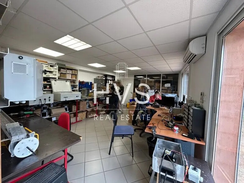Office in Aix-en-Provence for lease - Interior Photo - Image 1 of 5